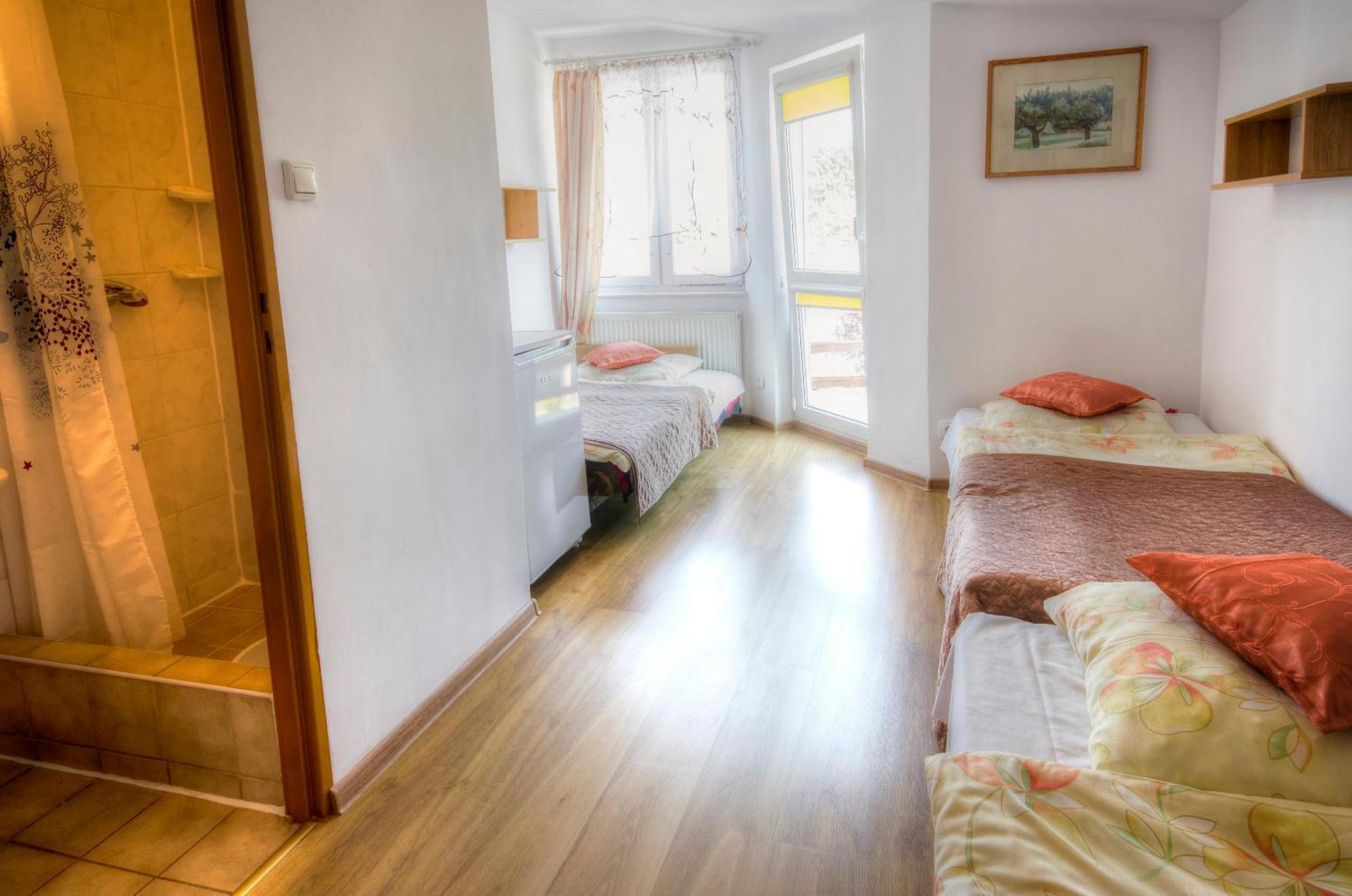Zibi I Pod Topolami Łazy Exteriér fotografie